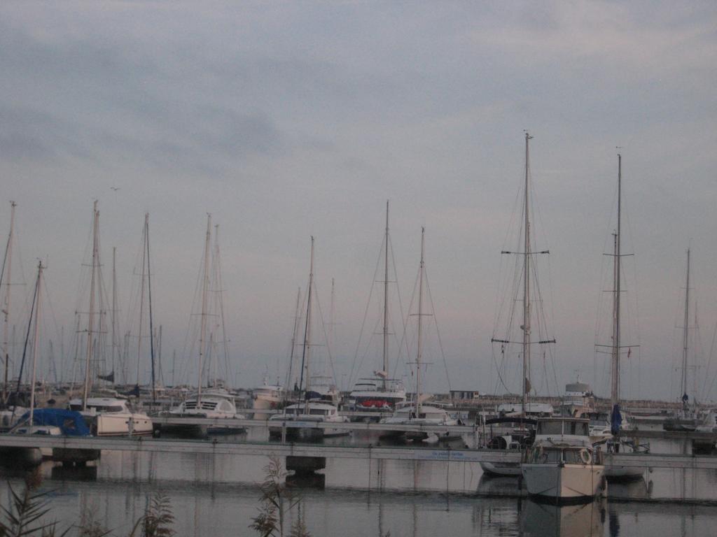 Apartamento Illa Mar Sant Carles De La Rapita Luaran gambar